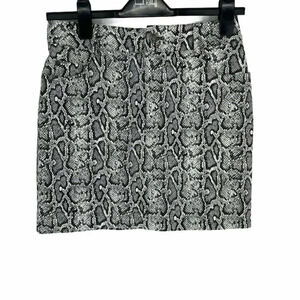 Snakeskin Mini Skirt Women's Sz M Close Fit Belt Loop Pockets Zipper